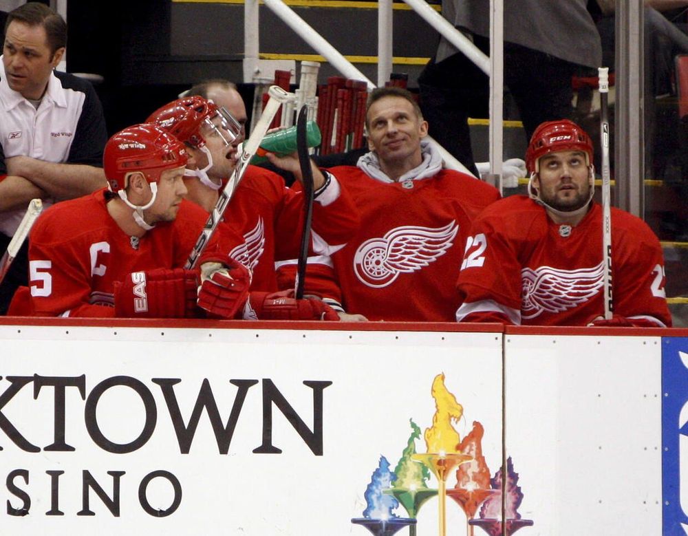 Экс-вратарь «Детройта», «Баффало» и «Спартака» собирается стать президентом Чехии Экс-вратарь «Детройта», «Баффало» и «Спартака» собирается стать президентом Чехии