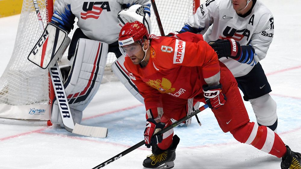 Скейтбордист Тони Хоук поздравил Овечкина с 900-й шайбой в НХЛ