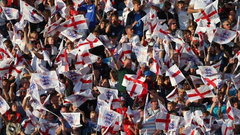 «Я перестал слушать британское радио». Англичане чуть не разнесли бесплатный поезд, но положительно оценили условия на ЧМ-2018