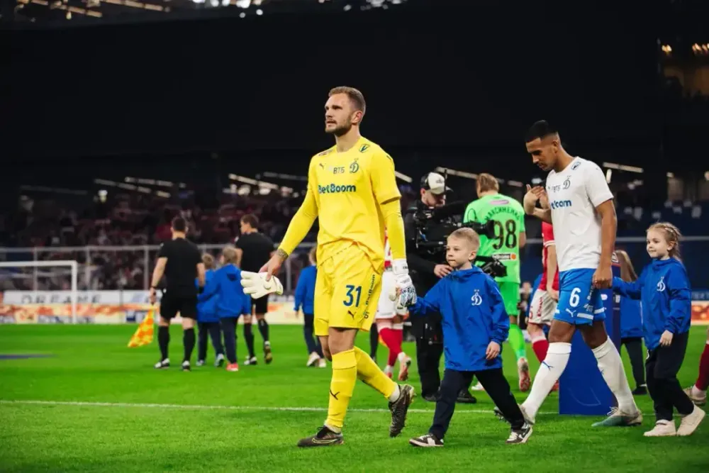 Нигматуллин: «Динамо» выбыло из чемпионской гонки из-за ошибок Лещука Нигматуллин: «Динамо» выбыло из чемпионской гонки из-за ошибок Лещука