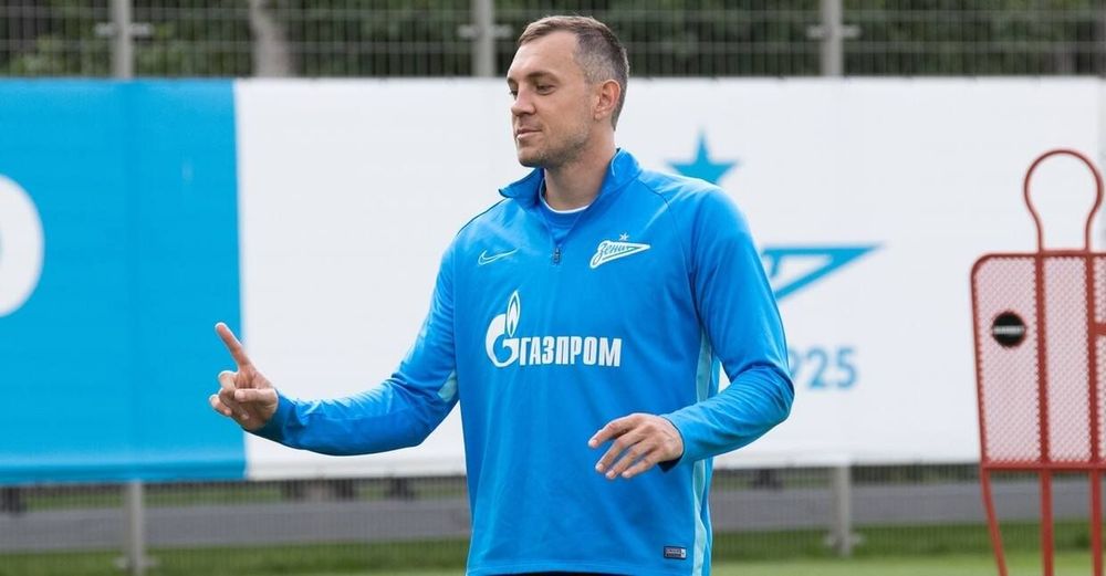 Артем, тебе не больно? Дзюба защитился от игроков «Зенита» в День рождения
