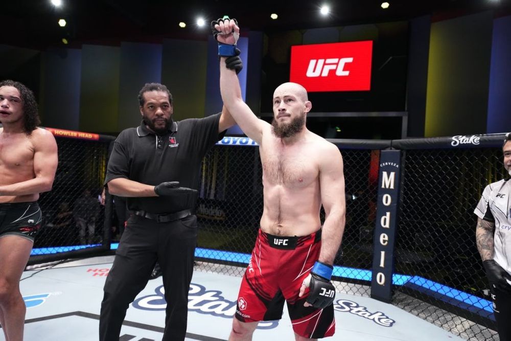 Боец UFC Фахретдинов рассказал, как незнакомка на улице предложила ему взять своего ребёнка на руки