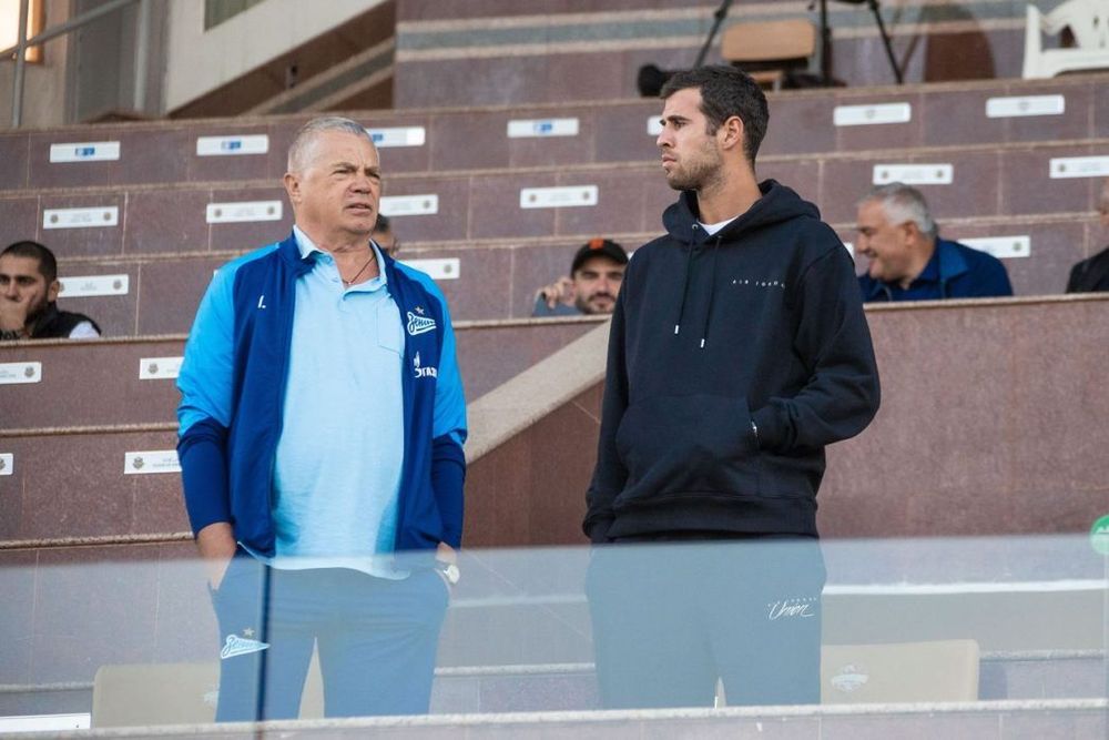 Хачанов посетил матч «Зенита» после успеха на Australian Open Хачанов посетил матч «Зенита» после успеха на Australian Open
