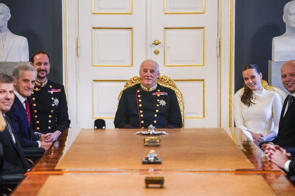 Вяльбе не будет общаться с норвежскими журналистами, пока перед ней не извинится король Харольд Вяльбе не будет общаться с норвежскими журналистами, пока перед ней не извинится король Харольд