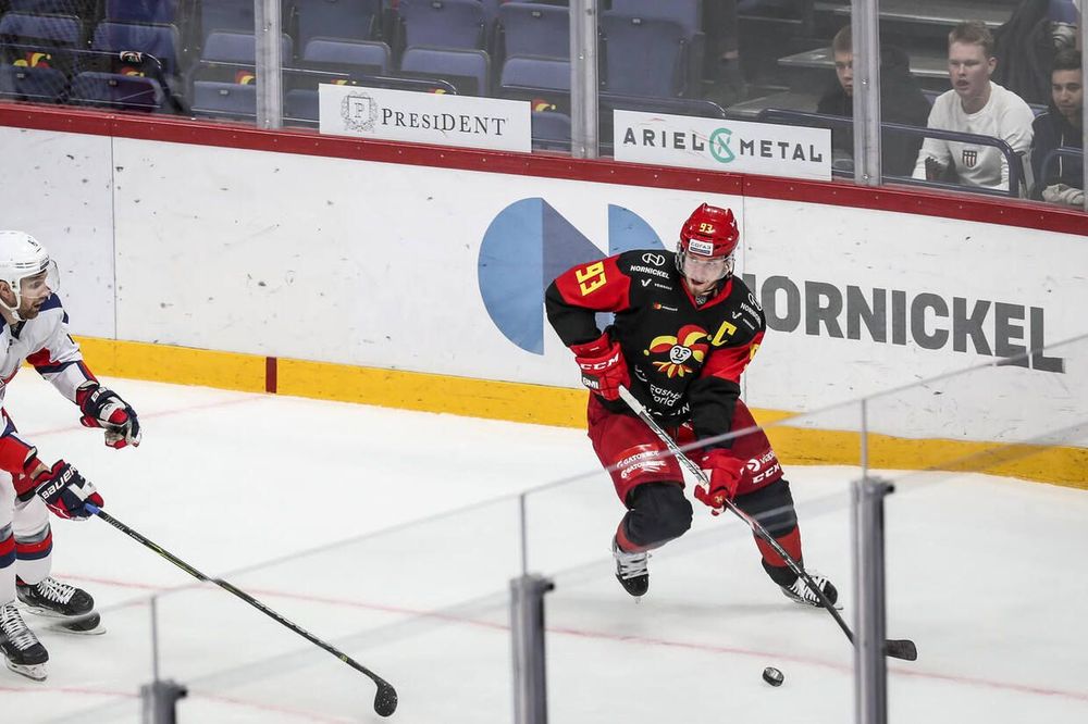 «Джокеры» продолжили падение, уступив обладателю Кубка Гагарина