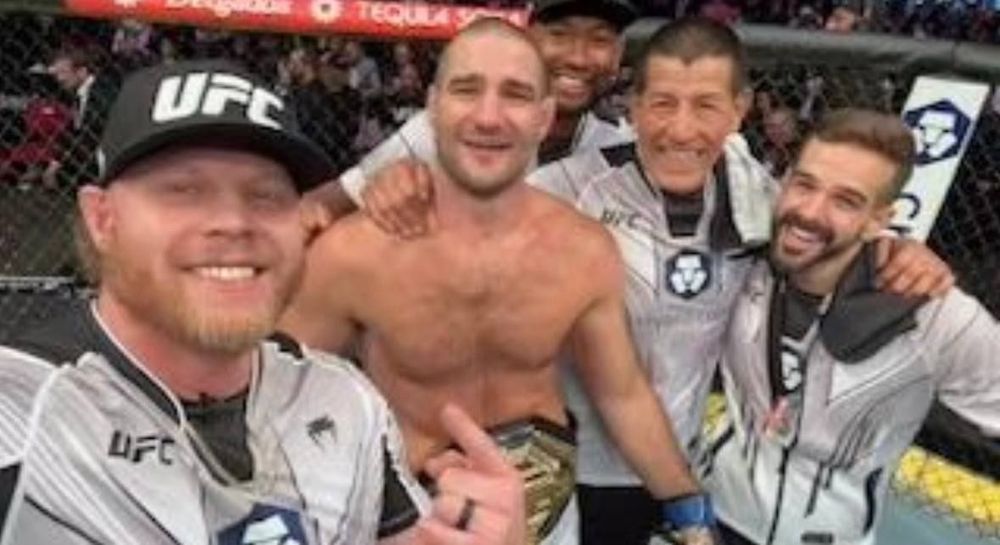 Чемпион UFC Стрикланд рассказал, что MMA спасло ему жизнь