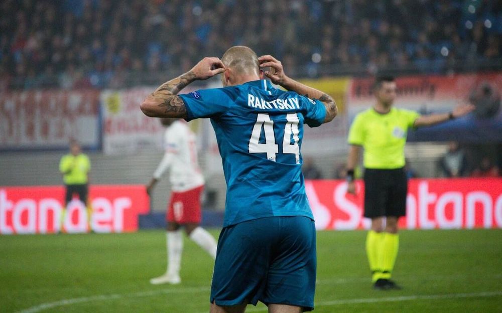 Семак опроверг слухи о травме Ракицкого