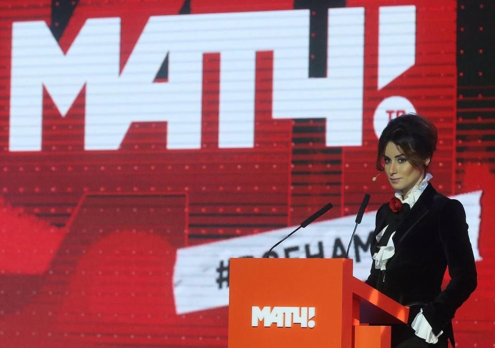 Тина Канделаки раскрыла секрет таблички с англицизмами для «Матч ТВ»: ее автор вовсе не Алексей Миллер