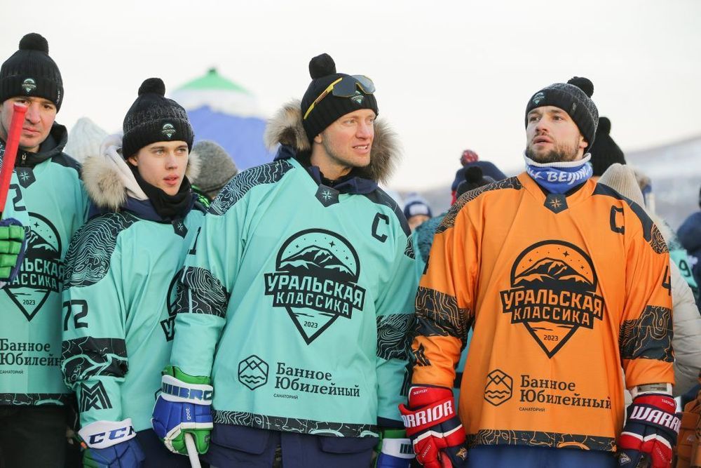 Олимпийские чемпионы и профессионалы устроили хоккейный праздник для детей: «Уральская классика» становится традиционной