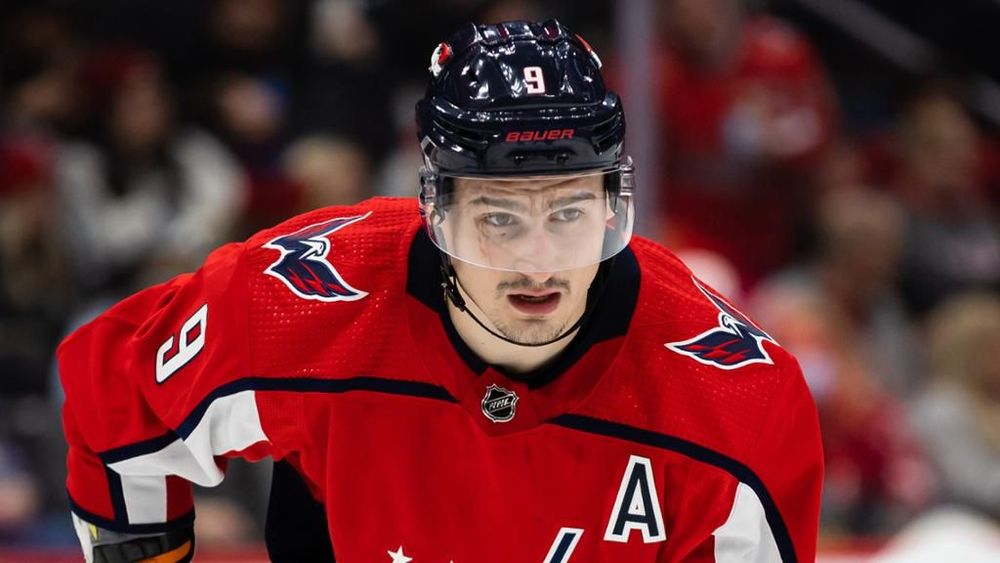 Орлов получит три миллиона долларов в качестве бонуса после перехода в «Каролину» Орлов получит три миллиона долларов в качестве бонуса после перехода в «Каролину»