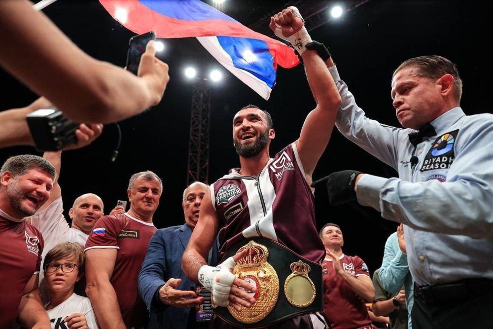 Гаджимагомедов и Батыргазиев завоевали титулы WBA