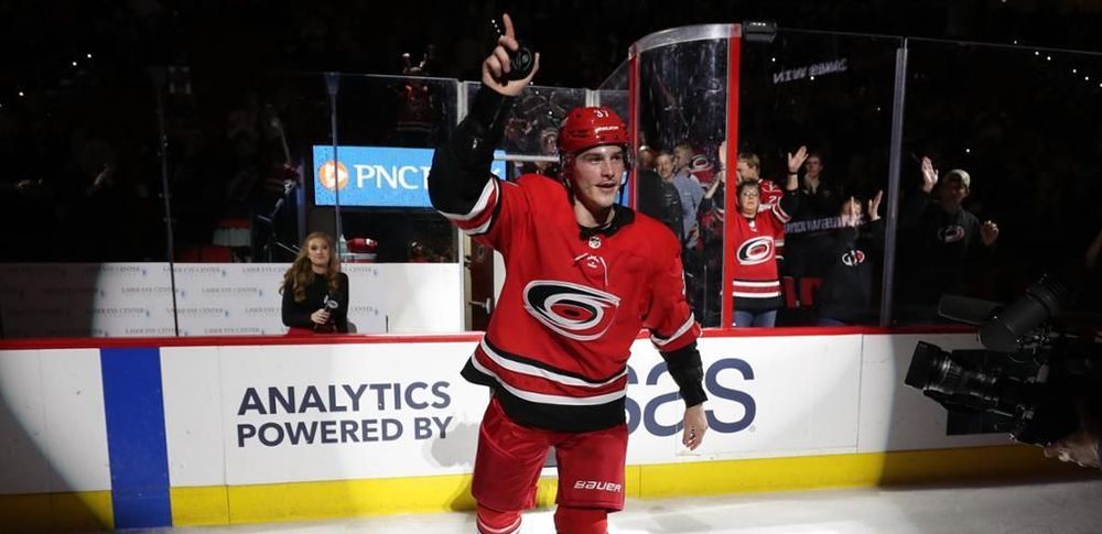 Свечников стал третьим российским игроком, набравшим 50 очков в НХЛ до 20 лет