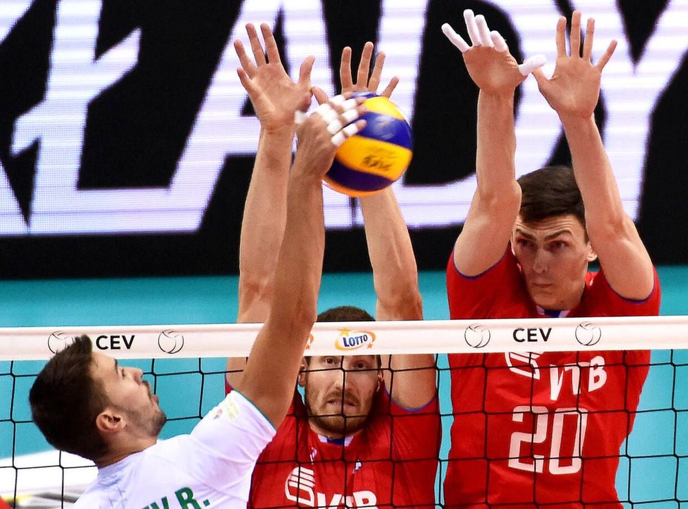 Первая подача Михайлова