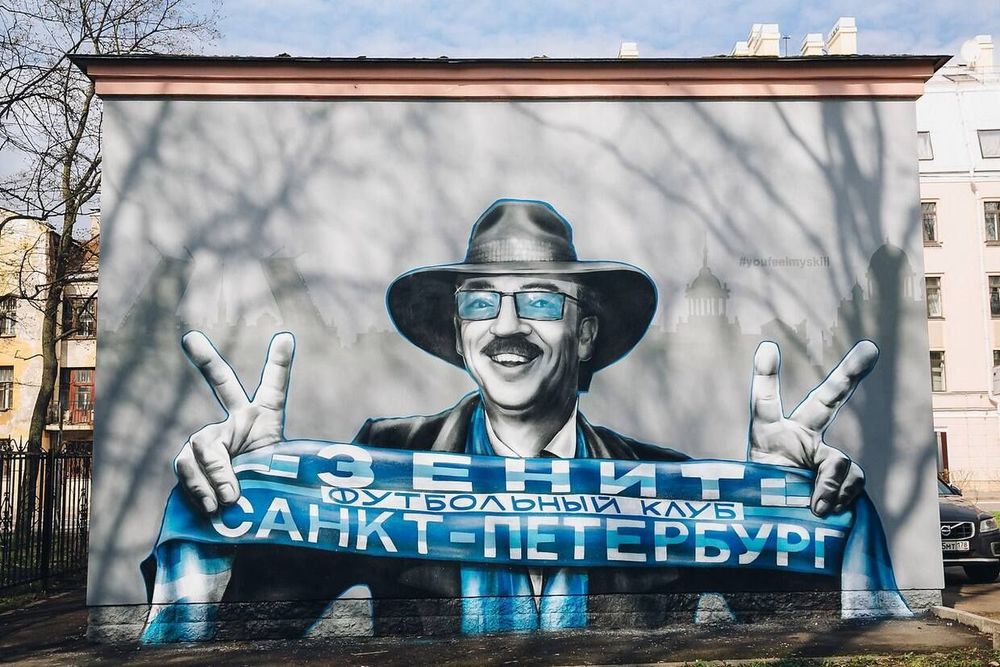 Д’Артаньян в шарфике на Крестовском острове