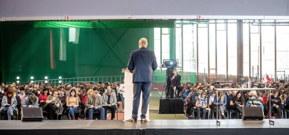 Черчесов прочитал «Тотальный диктант»-2019 в Таллине