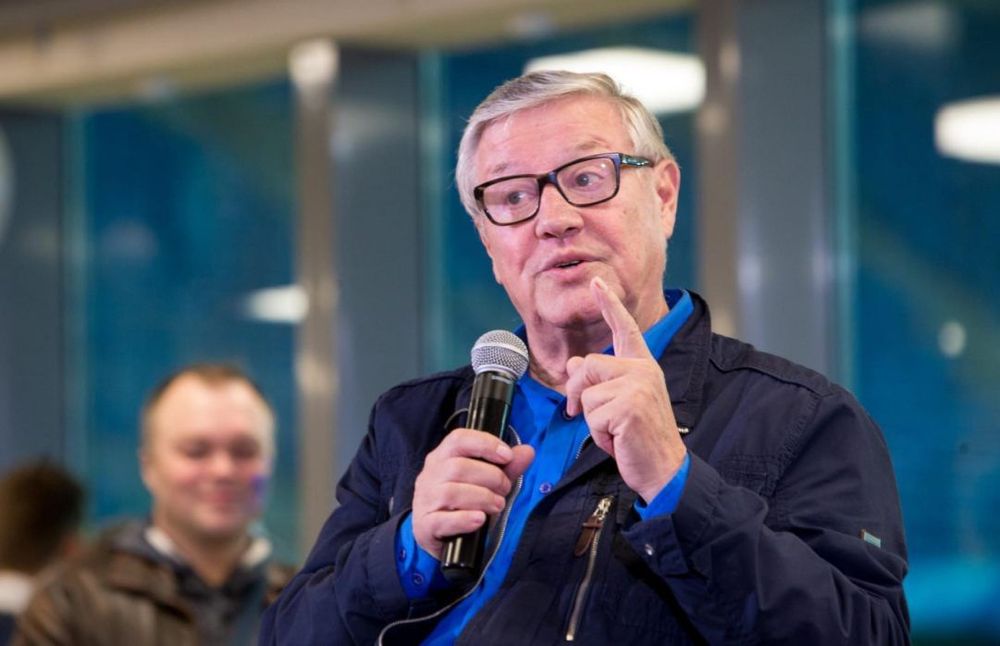 Орлов: Не нужно увольнять Абаскаля. «Спартак» может побороться за золото в РПЛ Орлов: Не нужно увольнять Абаскаля. «Спартак» может побороться за золото в РПЛ