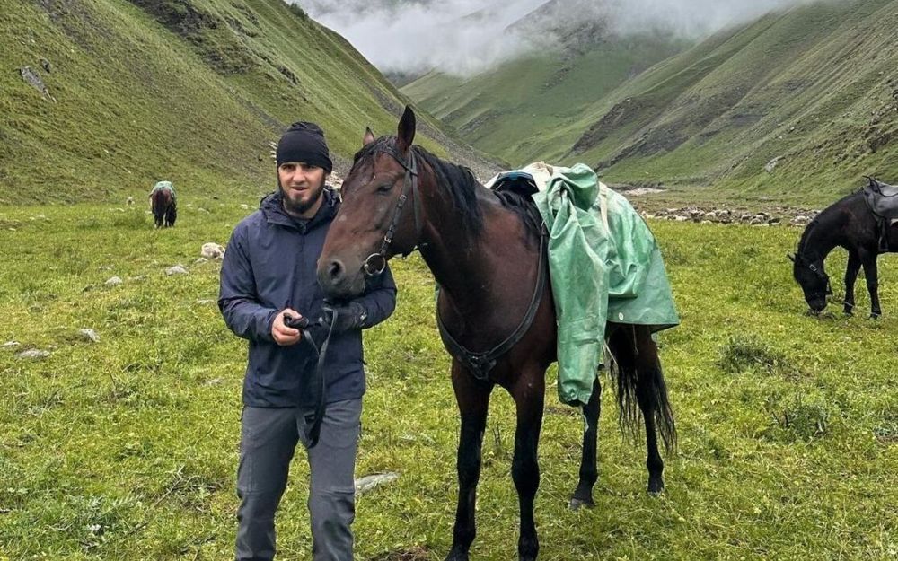 Чемпион UFC Ислам Махачев показал, где и как любит отдыхать
