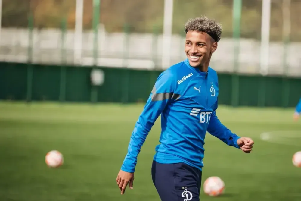 Хавбек «Динамо» Бителло сравнил футбол в Бразилии и в РПЛ