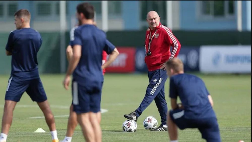 Сборная России в полном составе тренируется перед матчем с Венгрией