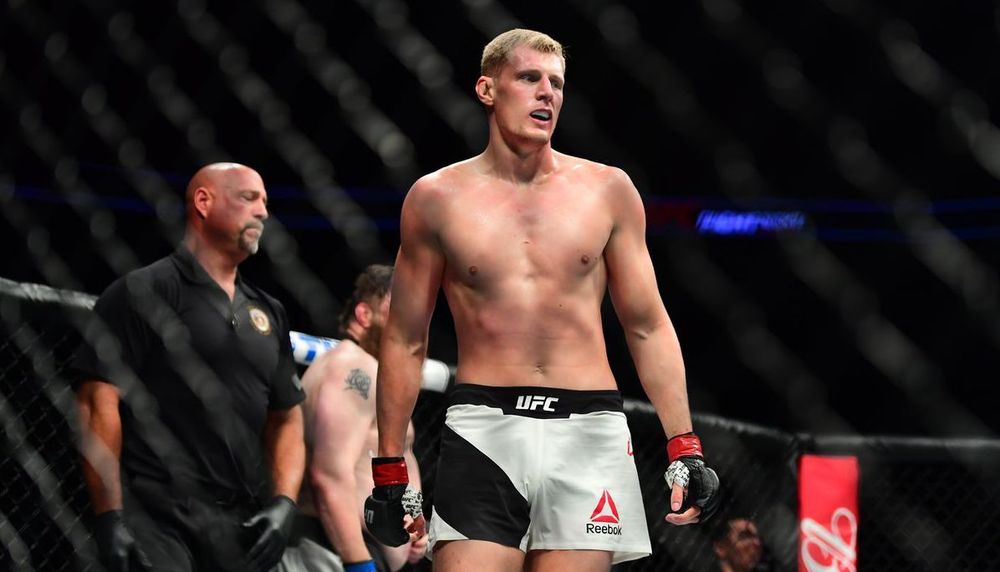 Рокировка в UFC: Олейник сразится в главном бою Fight Night в Санкт-Петербурге вместо Волкова