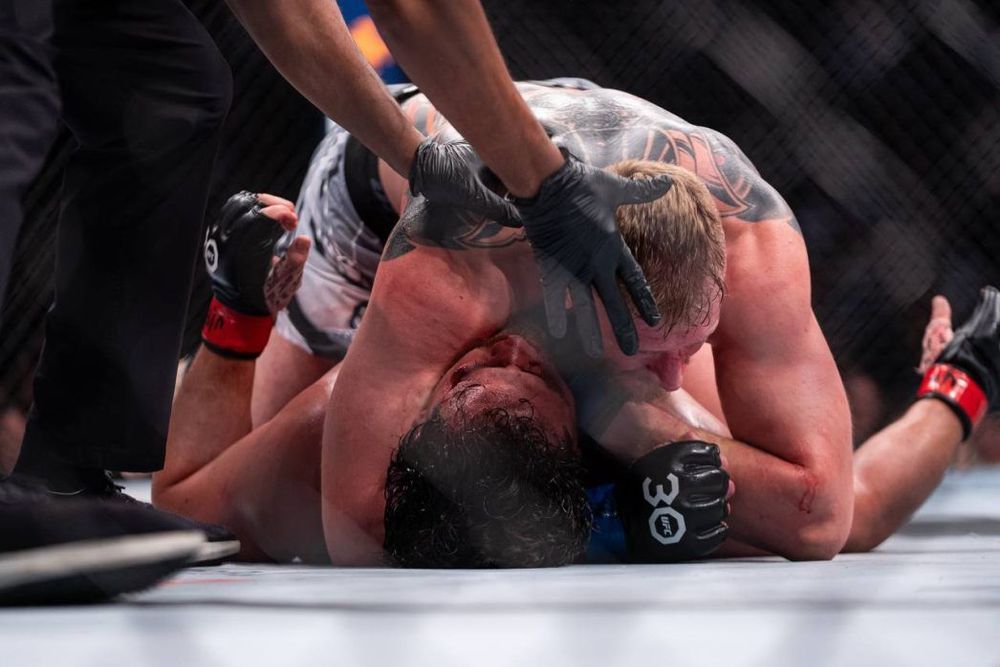 Россиянин Александр Волков улучшил свои позиции в рейтинге тяжеловесов UFC