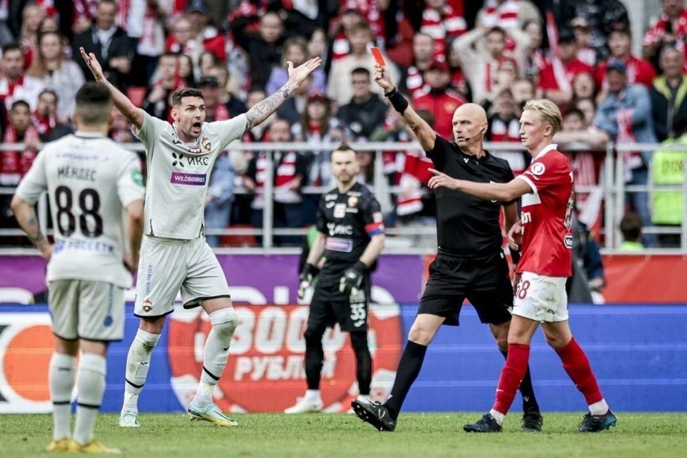 Бывший судья Егоров заявил, что защитник ЦСКА Роша получил красную карточку из-за незнания языка Бывший судья Егоров заявил, что защитник ЦСКА Роша получил красную карточку из-за незнания языка
