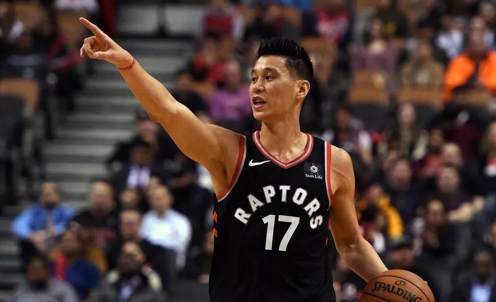 Чемпион НБА выделил полмиллиона долларов на борьбу с COVID-19 и пообещал пожертвовать еще