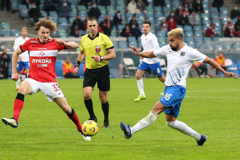 Источник: Панина наказали за «братание» с представителями ФК «Сочи»