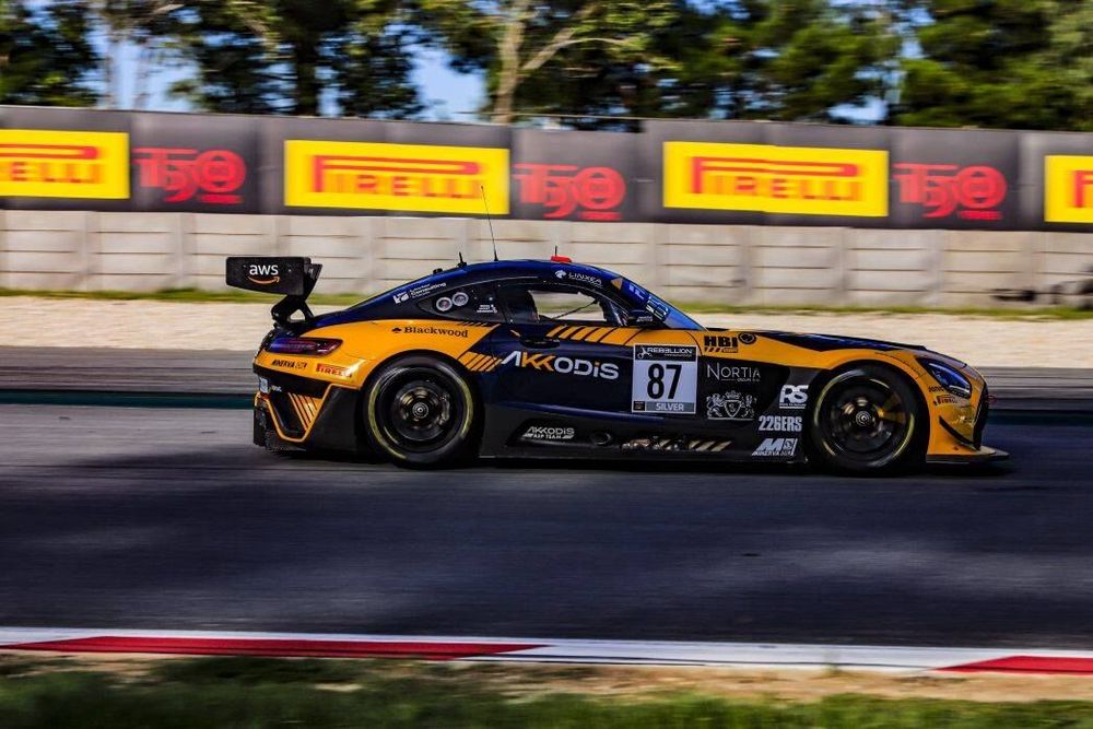 Пилоты AKKodis ASP Team стали чемпионами GT World Challenge Europe Endurance Cup
