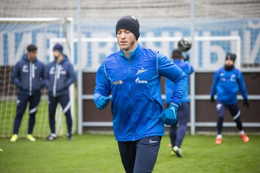 Круговой опубликовал совместную фотографию Чистякова с футболистами «Зенита» после тренировки