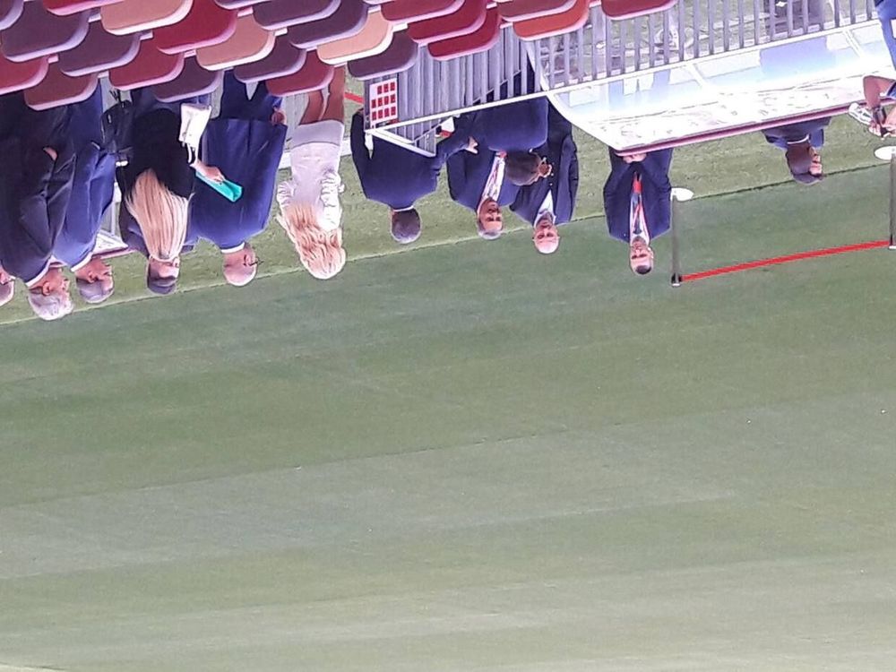 Черчесов перекрестился, выйдя на газон Лужников