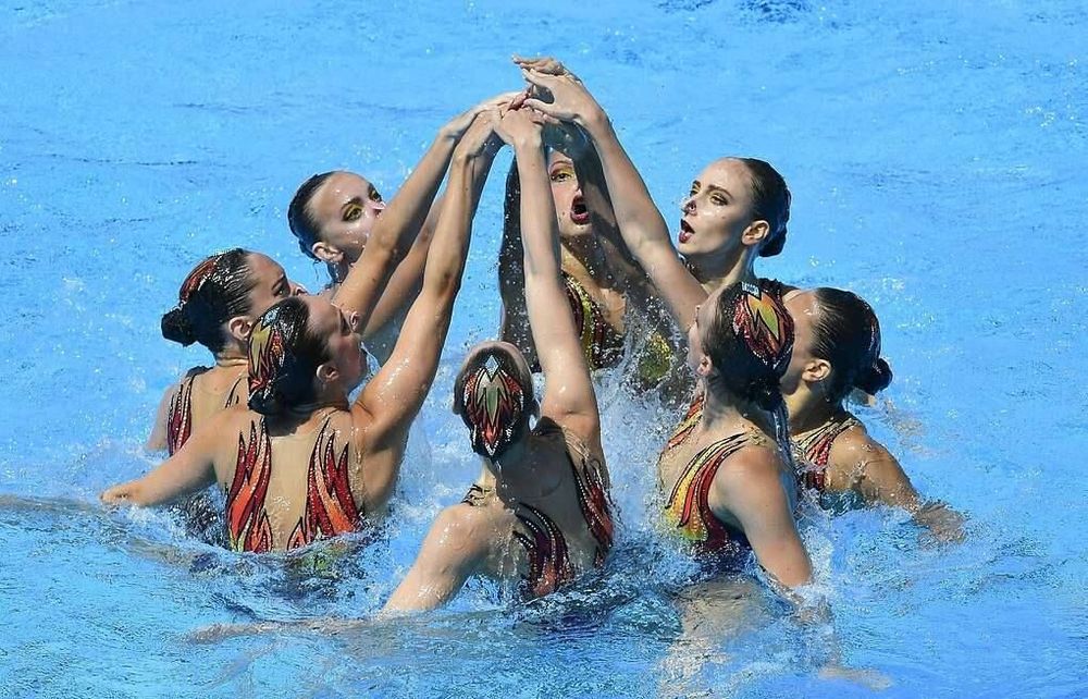 «Спортсмены садятся в машины с личными водителям, а мы на каблуках покостыляли на метро». Неприглядная правда от заслуженного тренера России