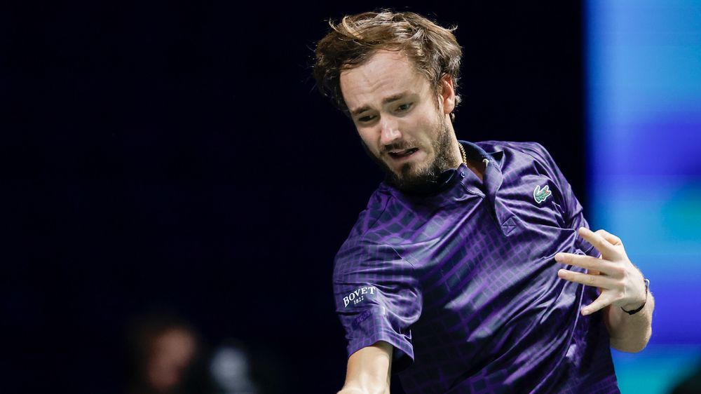 Медведев не сыграет на итоговом турнире ATP, уступив Звереву в триллере четвертьфинала «Мастерса» в Париже