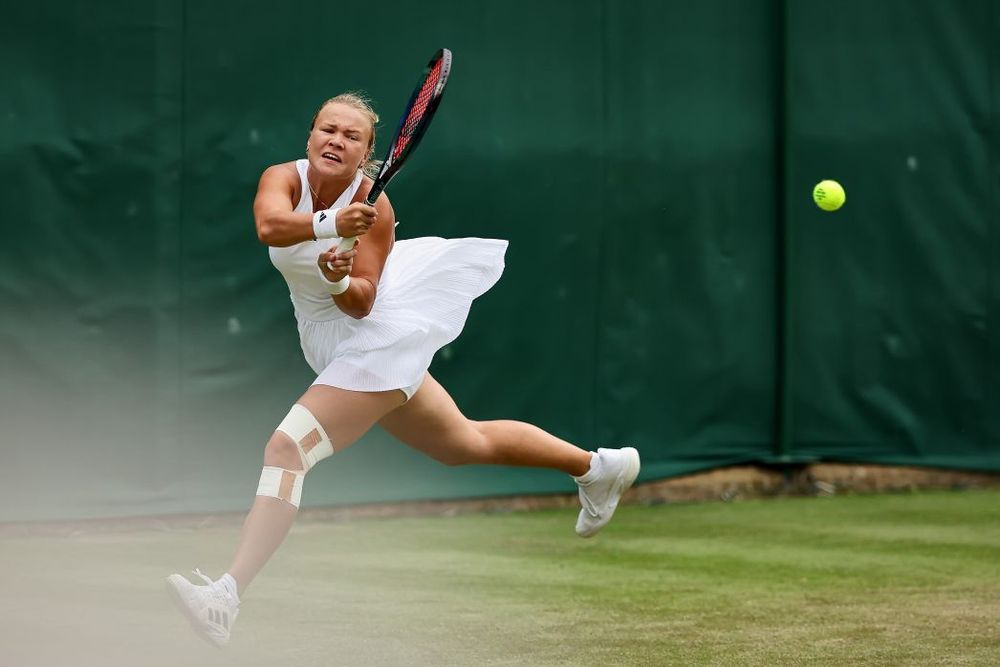 Шнайдер одолела Самсонову на турнире WTA 1000 в Торонто и вышла в полуфинал