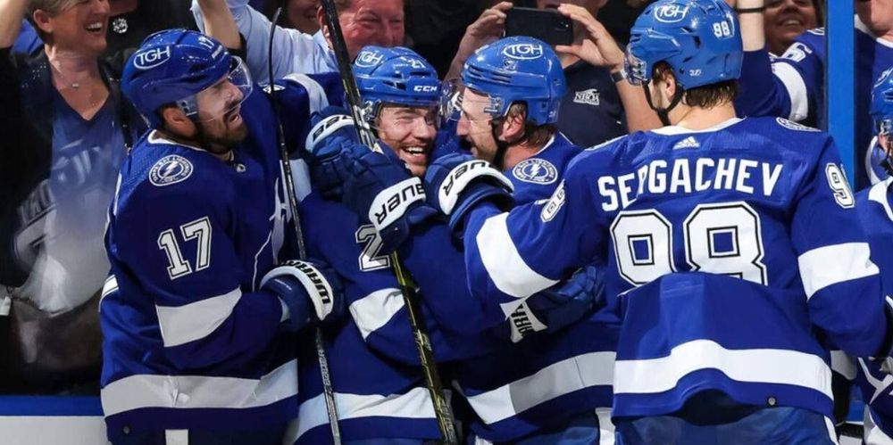 Кучеров и Сергачев набрали три очка в победном матче «Тампы» с «Детройтом» Кучеров и Сергачев набрали три очка в победном матче «Тампы» с «Детройтом»