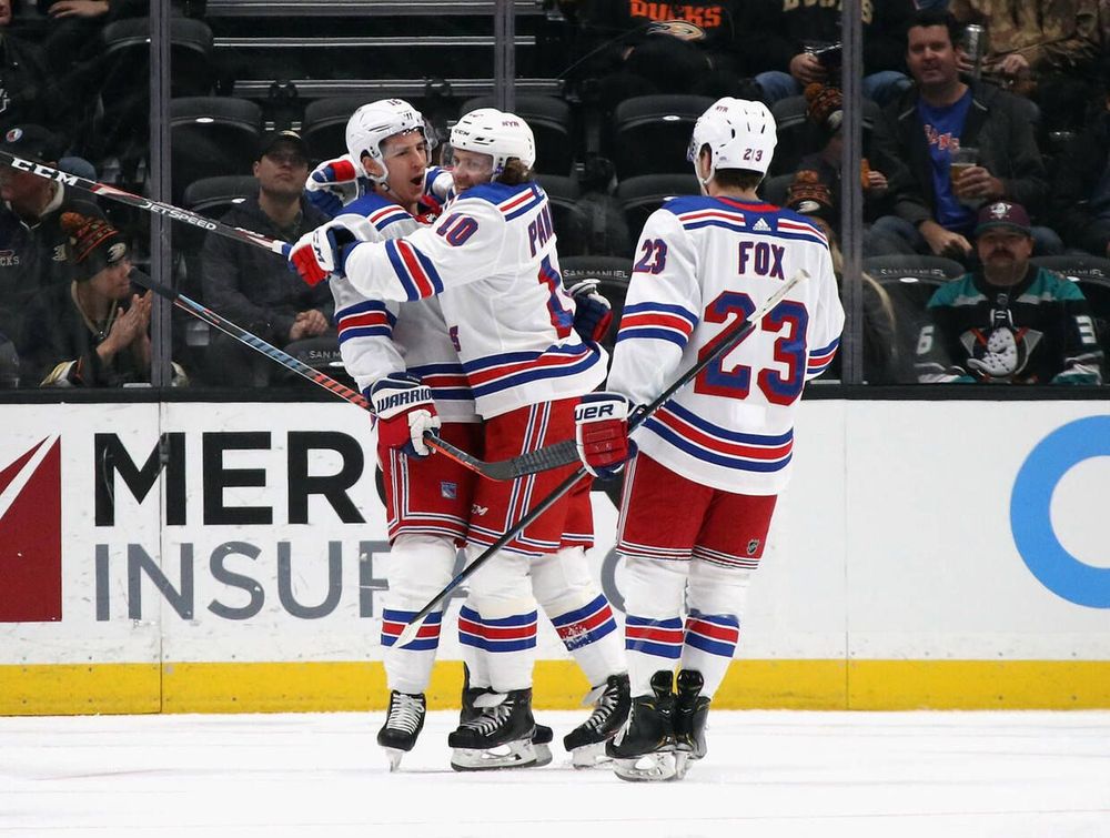 Панарин забросил 20-ю шайбу в сезоне, забив в пятом матче подряд Панарин забросил 20-ю шайбу в сезоне, забив в пятом матче подряд