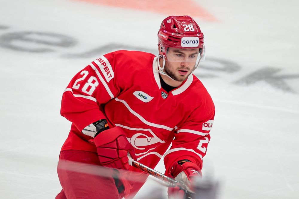 Нападающий «Спартака» Александр Пашин рассказал о помощи бездомным животным