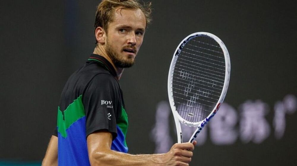 Медведев проиграл Димитрову на Мастерсе и показал средний палец Медведев проиграл Димитрову на Мастерсе и показал средний палец