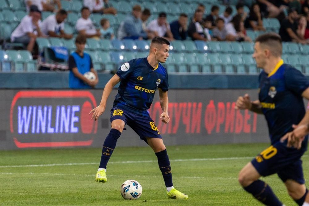 Главного тренера «Сочи» Морено увели врачи во время матча Кубка России