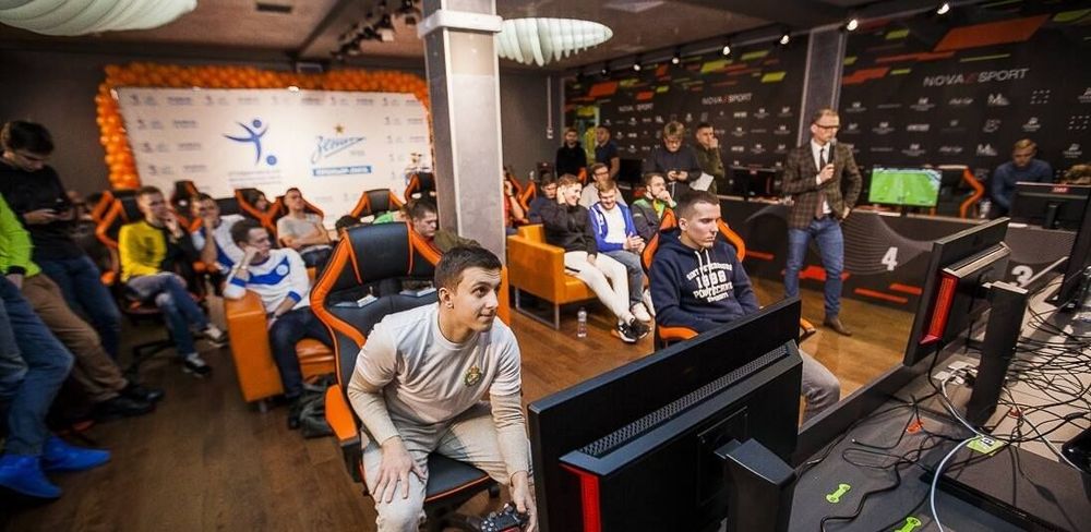 «Киберфутбол может вытеснить футбол». В Петербурге открылась первая в России киберфутбольная арена «NOVA eSport Center»