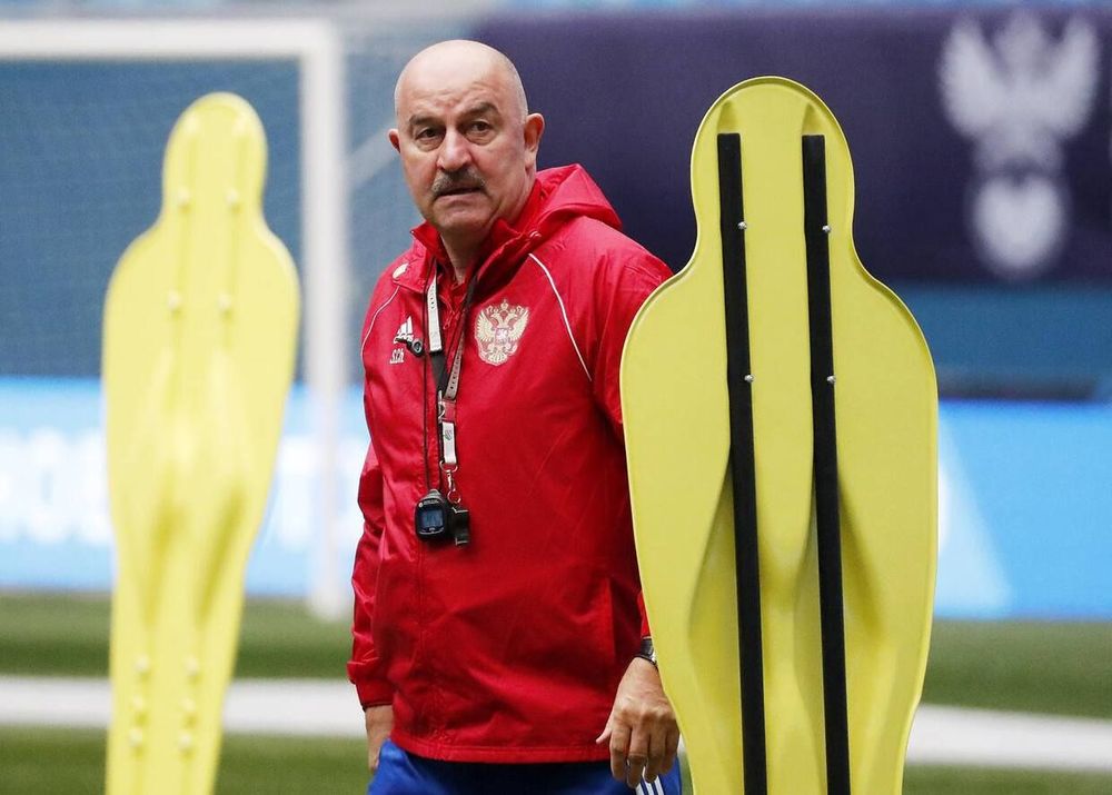 РФС сохранил зарплаты тренеров сборной России