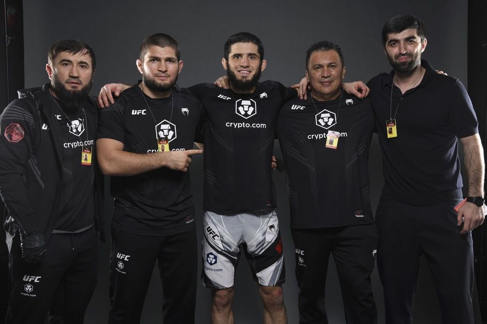 Ислам Махачев поднялся на четвертую строчку в рейтинге UFC в легком дивизионе