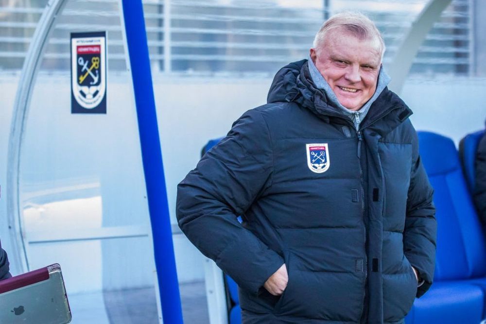 Кирьяков уволен с поста главного тренера «Ленинградца»