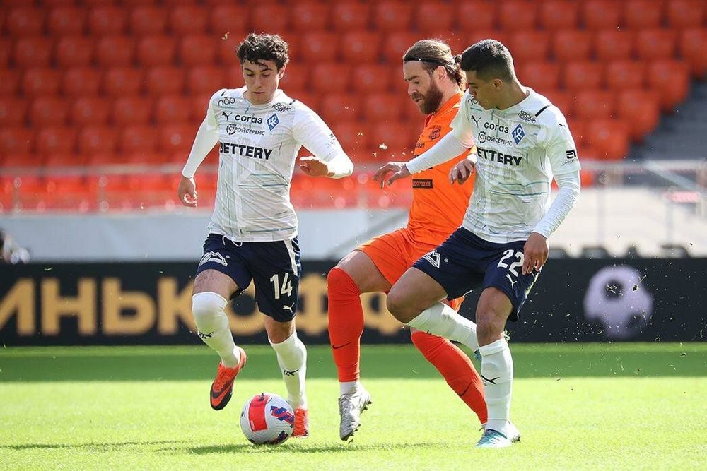 Полузащитник «Сочи» Александр Коваленко может перейти в «Зенит» в следующем году Полузащитник «Сочи» Александр Коваленко может перейти в «Зенит» в следующем году