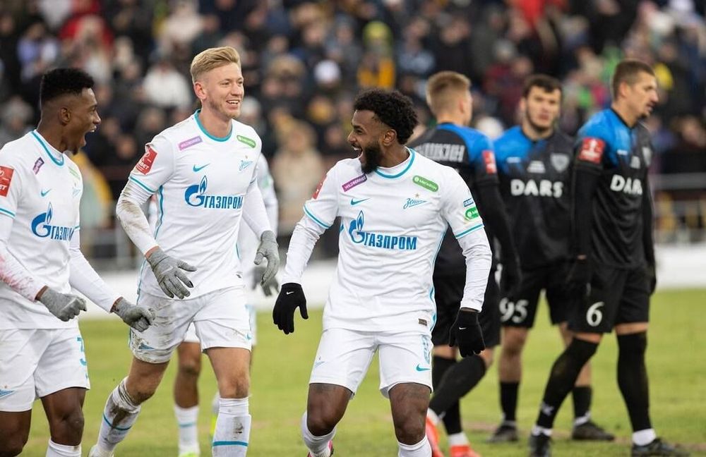 «Расизм в российском футболе продолжается»: как отреагировали бразильские СМИ на скандал с Венделом и бананом «Расизм в российском футболе продолжается»: как отреагировали бразильские СМИ на скандал с Венделом и бананом