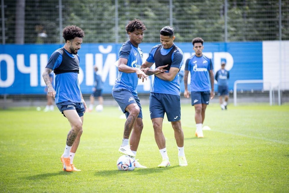 Угаров: «Зенит» не выглядит фаворитом перед матчем за Суперкубок Угаров: «Зенит» не выглядит фаворитом перед матчем за Суперкубок