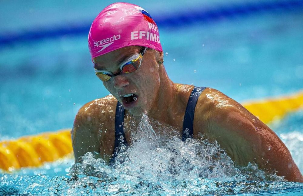 Ефимова показала лучший результат на 100-метровке брассом на чемпионате мира, опередив главную конкурентку