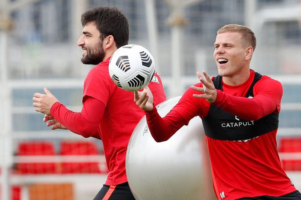 Массажист Кокорина объяснил травмы футболиста во время выступлений за «Спартак» Массажист Кокорина объяснил травмы футболиста во время выступлений за «Спартак»