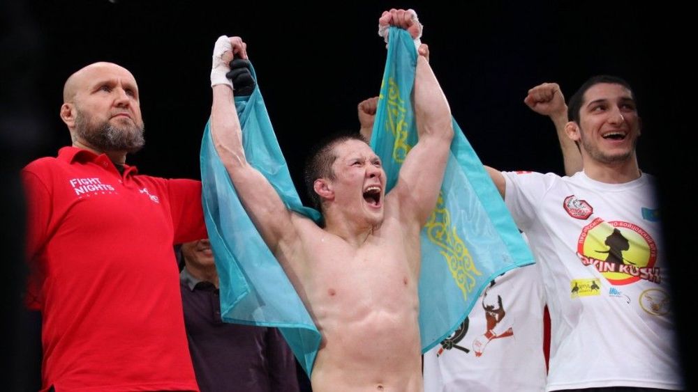 Бой MMA между россиянином и казахстанцем в Сочи закончился массовой дракой