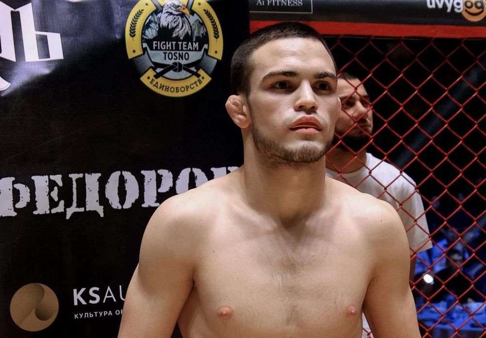 Боец из Тосно Максим Федоров вырубил соперника коленом на Open FC 55